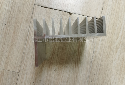 工業散熱器（qì）鋁型材
