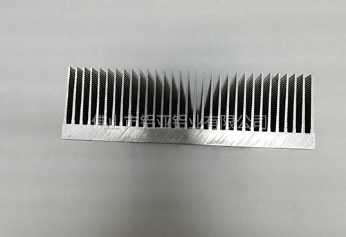 散熱器鋁材（cái）加工（gōng）